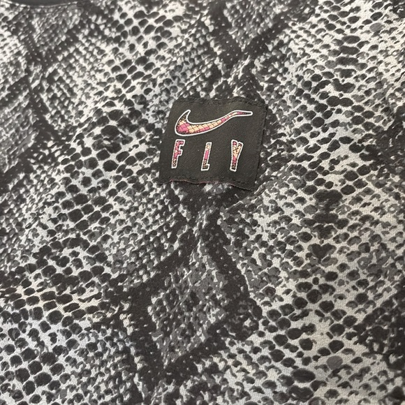 Lot of 2x NWT [Nike] AOP Boyfriend Short Sleeve Snakeprint T-Shirts Women’s XS - Picture 12 of 12